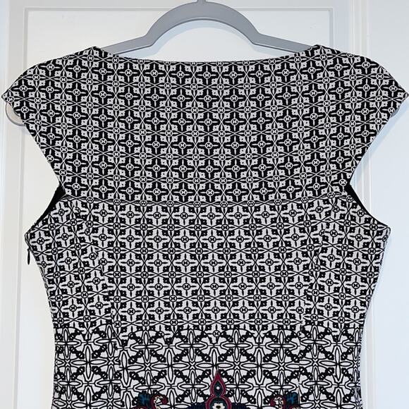 ⚡️ 3 for $30 ⚡️ London Times Scroll/Geometric Print Dress - Picture 6 of 11